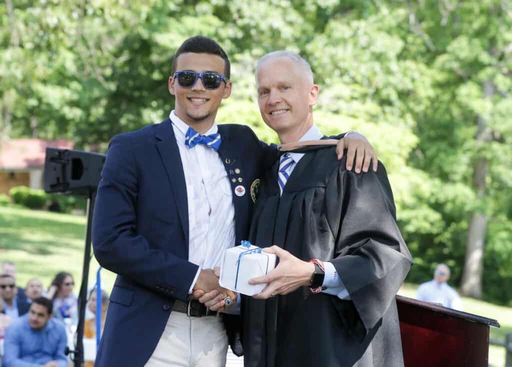 Headmaster Trip Darrin presentst at award at graduation